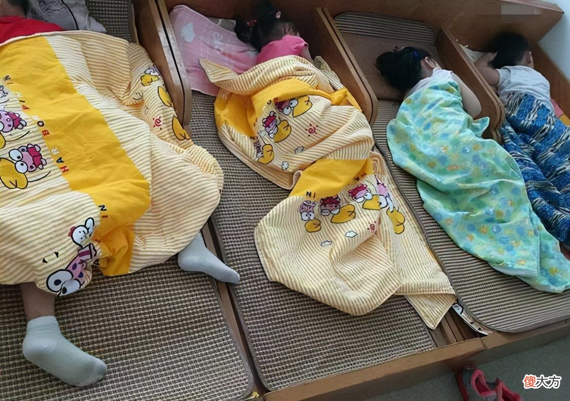 教育局下发通知，幼儿园离园时间有变化，晚下班的家长开心不已