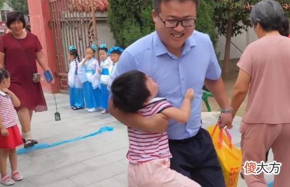 教育局下发通知，幼儿园离园时间有变化，晚下班的家长开心不已