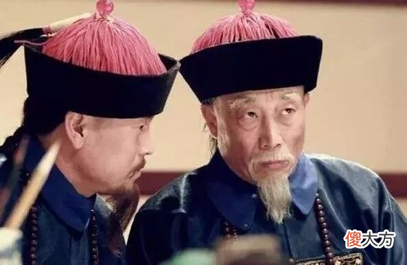 【历史故事】李鸿章举荐三人，曾国藩扫了一眼，说：只有右边那人是将才！