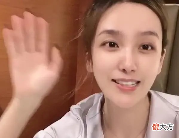 【游戏迷】电竞女神Rita素颜照曝光，粉丝直接取关，实际颜值见仁见智