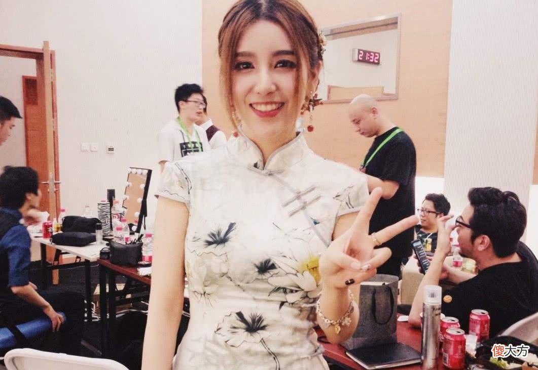 【游戏迷】电竞女神Rita素颜照曝光，粉丝直接取关，实际颜值见仁见智