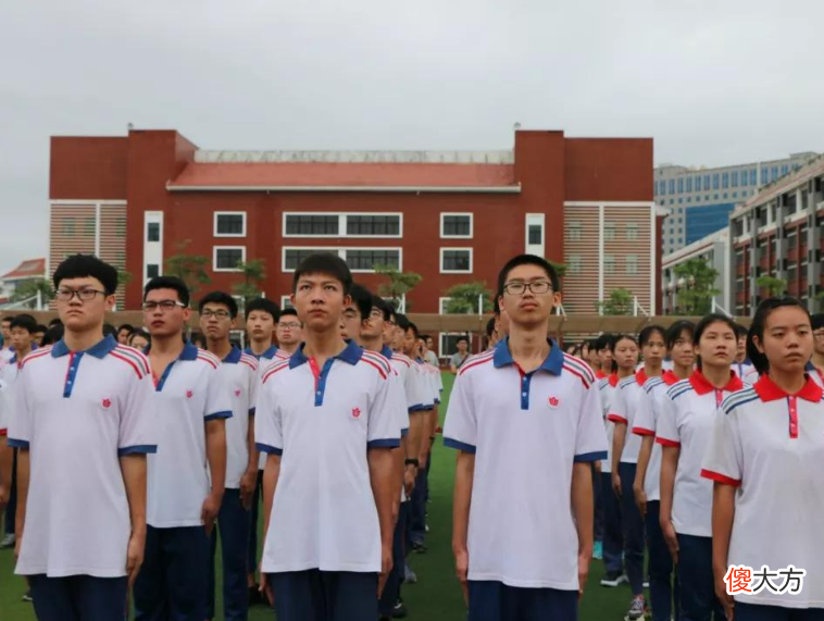 孩子青春期叛逆，家长不能盲目满足孩子要求，要适当拒绝有方法