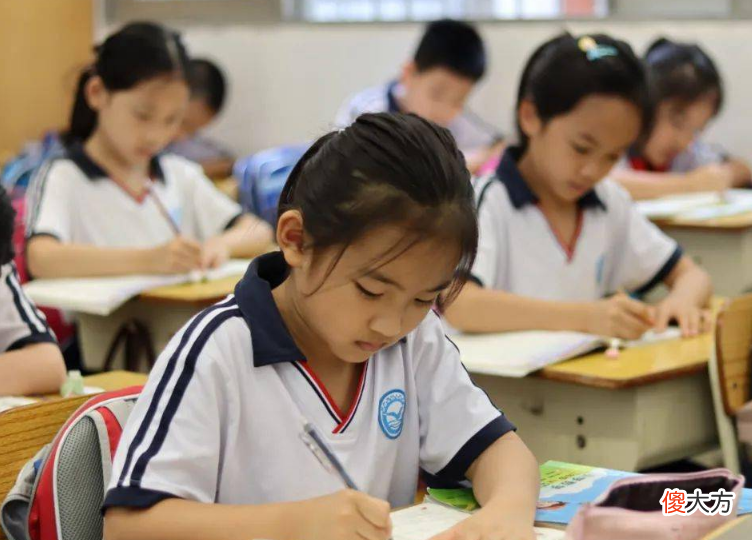 孩子青春期叛逆，家长不能盲目满足孩子要求，要适当拒绝有方法