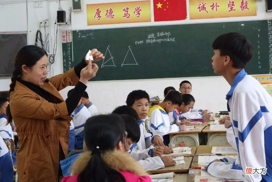 孩子青春期叛逆，家长不能盲目满足孩子要求，要适当拒绝有方法
