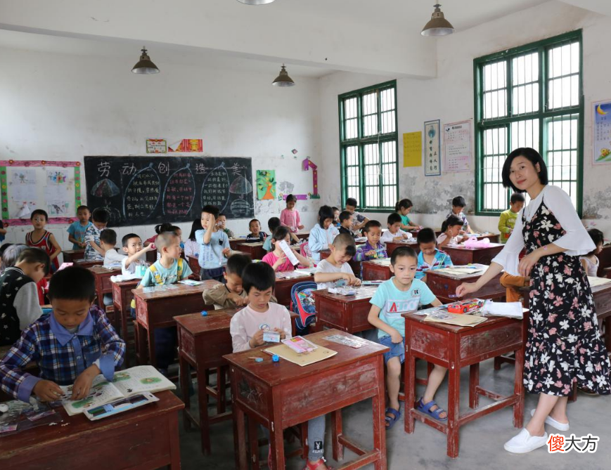 孩子青春期叛逆，家长不能盲目满足孩子要求，要适当拒绝有方法