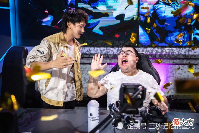 【游戏迷】“三流边路”竟然霸占场均击杀榜第一，Fly永远是边路之神！QG三人上榜有点一起绝尘的感觉！