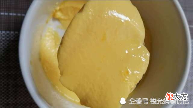 宝宝辅食第一口鸡蛋羹这样做，补钙翻几倍，妈妈学会了吗？