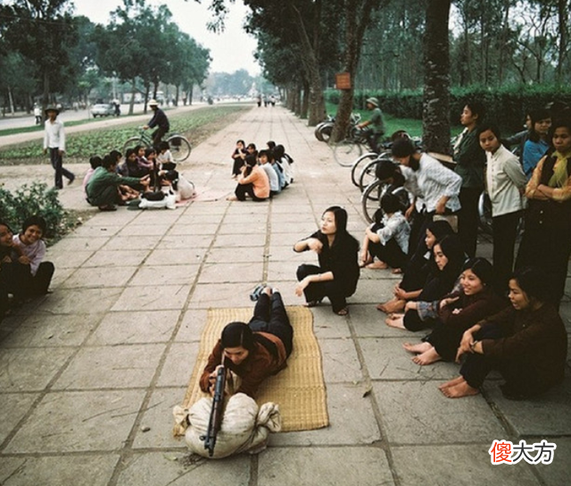 【历史故事】对越反击中的沉重教训：越南8岁孩童，向我军投掷手雷