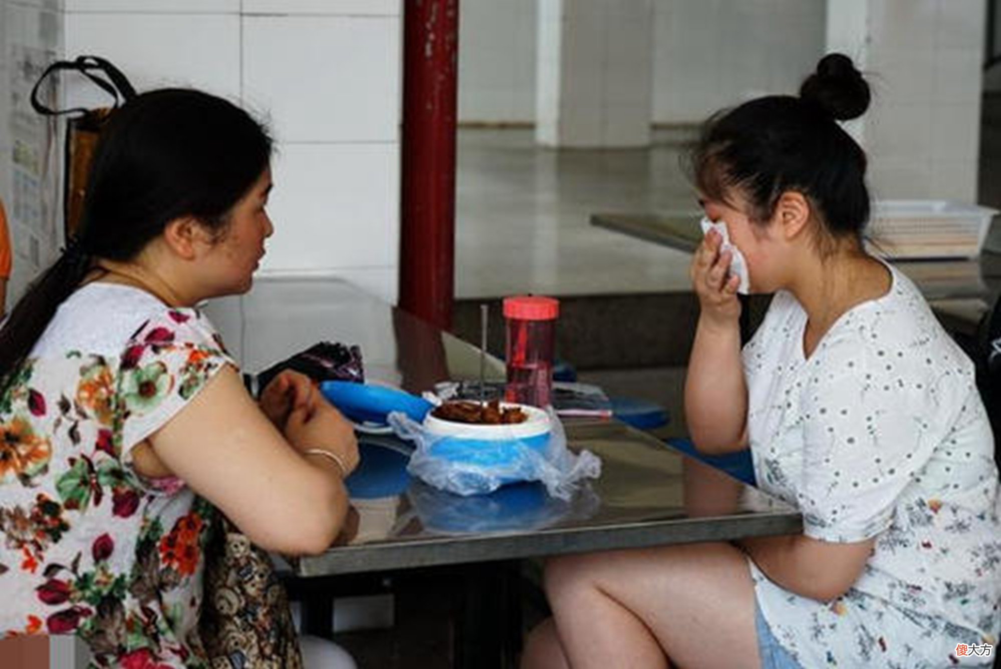 “妈，你进屋换衣服吧”，儿媳妇一句话，引出“儿大避母”