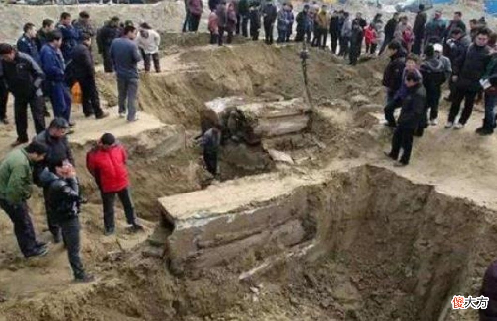 【爱历史】三国:汉献帝和吕布,这两位悲剧人物,死后竟然“相守”在一起