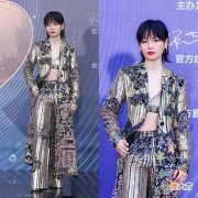 【时尚一点】红毯穿搭，毛晓彤被发饰扣分不如内场，倪虹洁齐溪让人惊喜