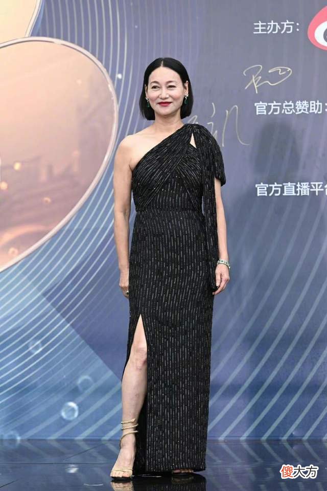【时尚一点】红毯穿搭，毛晓彤被发饰扣分不如内场，倪虹洁齐溪让人惊喜