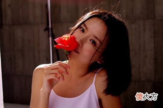 明星解析嘴巴小的女人面相