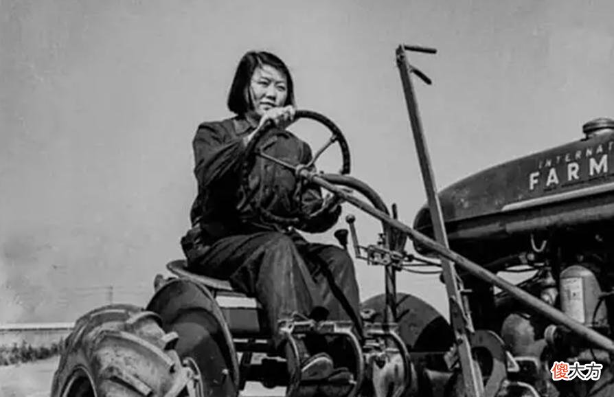 【爱历史】女拖拉机手梁军：11岁嫁表哥，长相漂亮被印在人民币上，高寿90岁