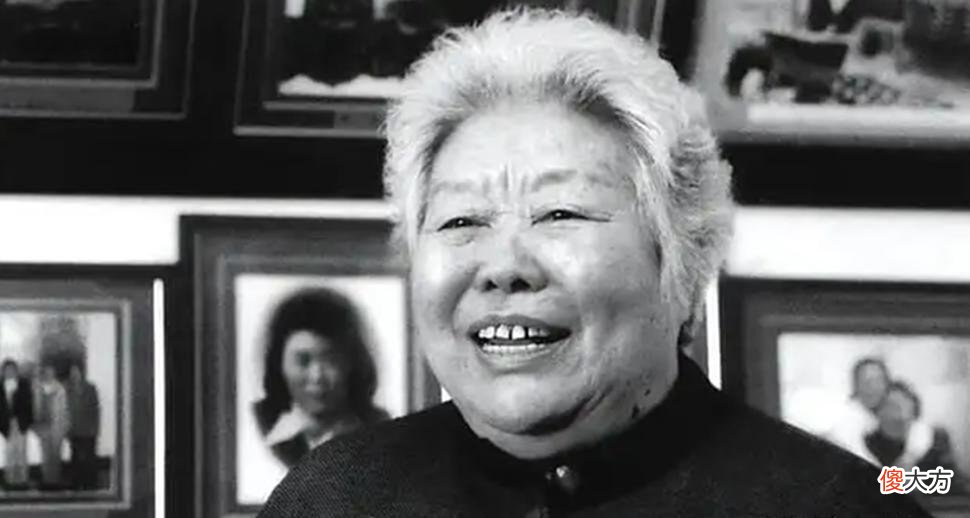 【爱历史】女拖拉机手梁军：11岁嫁表哥，长相漂亮被印在人民币上，高寿90岁