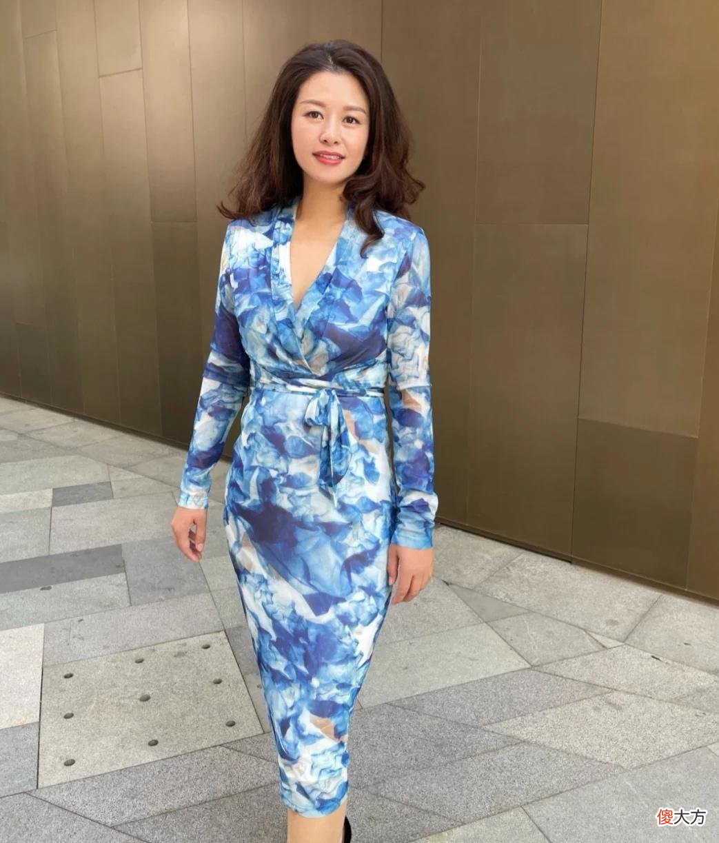 【就爱时尚】这才是70后女人该有的打扮，会保养懂打扮，把岁月当作“美容刀”