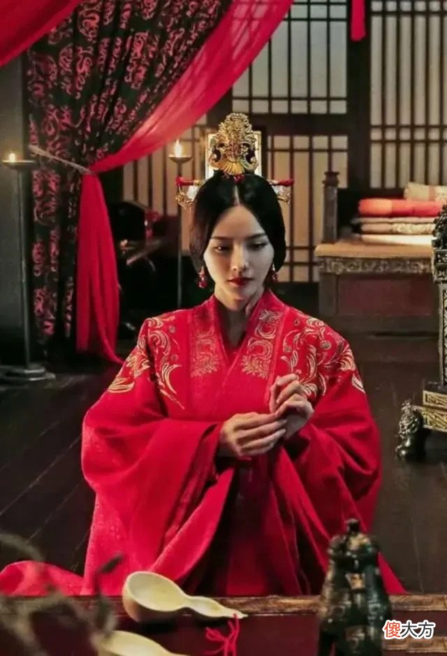【爱历史】曹丕是好男人,不嫌弃甄宓二婚,把她娶回家,为他生下曹叡