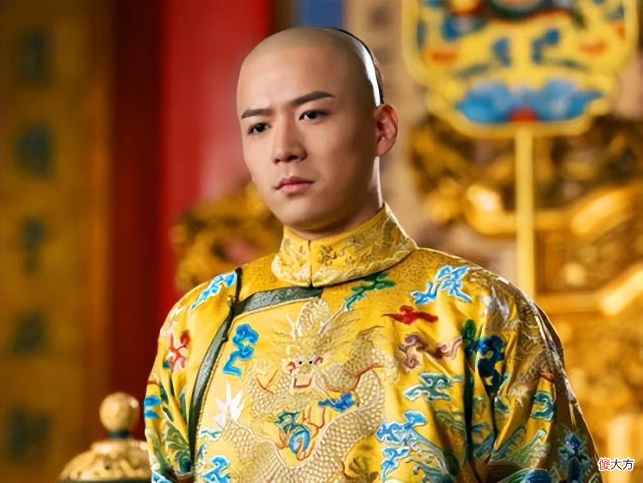 【历史故事】鳌拜临死前撕开衣服，他说了什么话康熙免除其死罪？