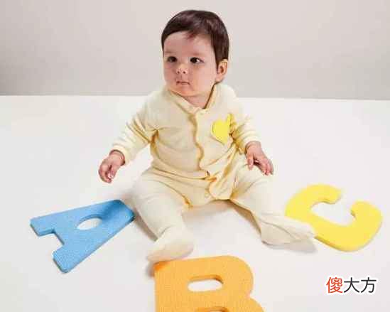 家长这3种行为，容易伤害孩子脊柱发育，现在改还来得及