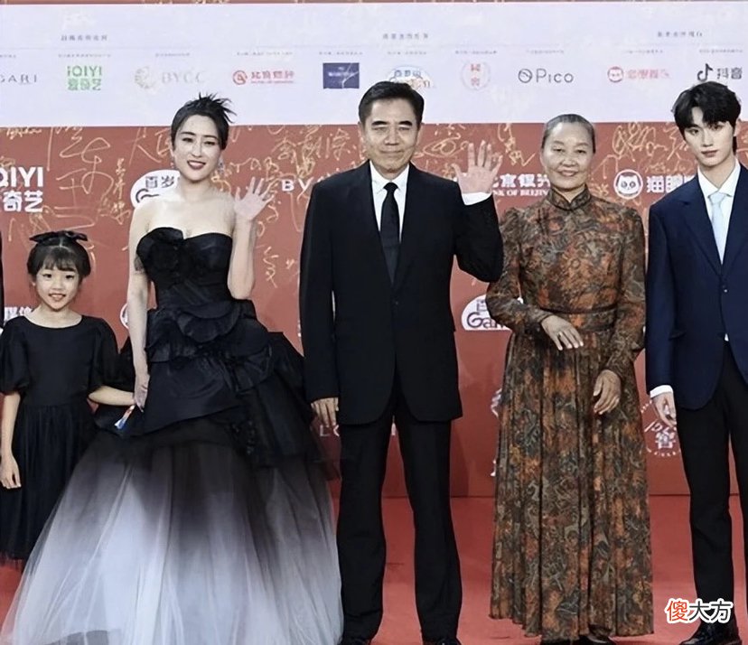 【就爱时尚】微博电影之夜红毯：有人美翻天，有人就是灾难现场，差距有点大