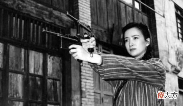 【爱历史】双枪老太婆的一生，既是抗日英雄，也是人民罪人，71岁遭枪毙