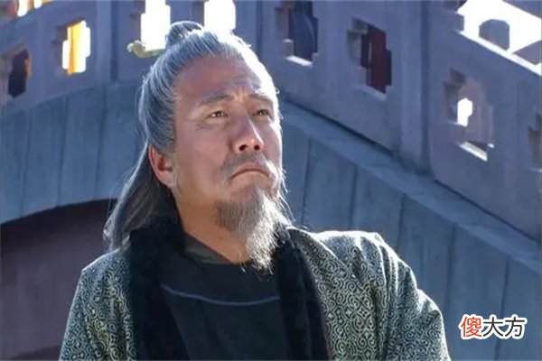 【历史故事】朱元璋去寺庙拜佛，问方丈皇帝需要下跪吗？方丈8字回答逃过一劫