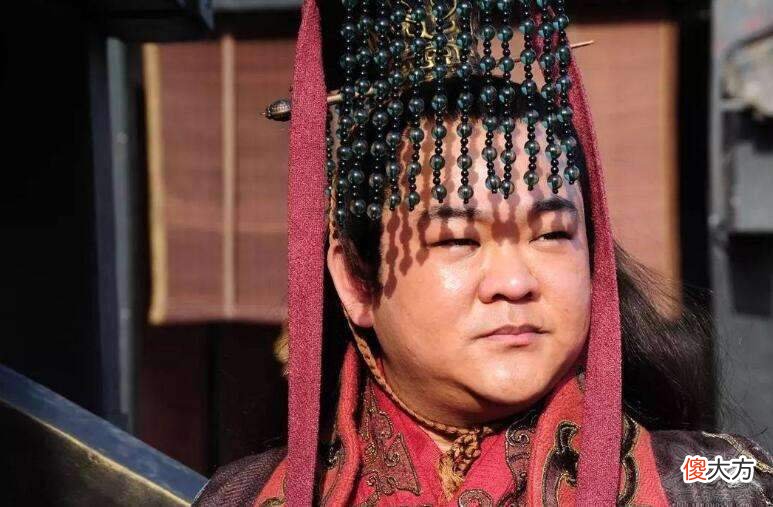 【爱历史】刘禅投降后写3个字，司马昭大笑：免死，群臣困惑，昭：倒过来读