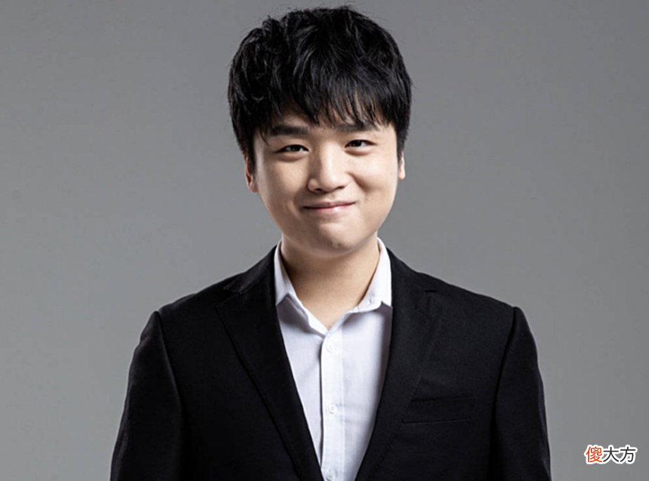 【游戏世界】为了让WE击败EDG，微笑给管泽元“上贡”！网友：我也曾相信科学