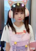 【游戏世界】火线妹跳手势舞，粉红色吊带裤获网友好评，与知夏助力星光大赏