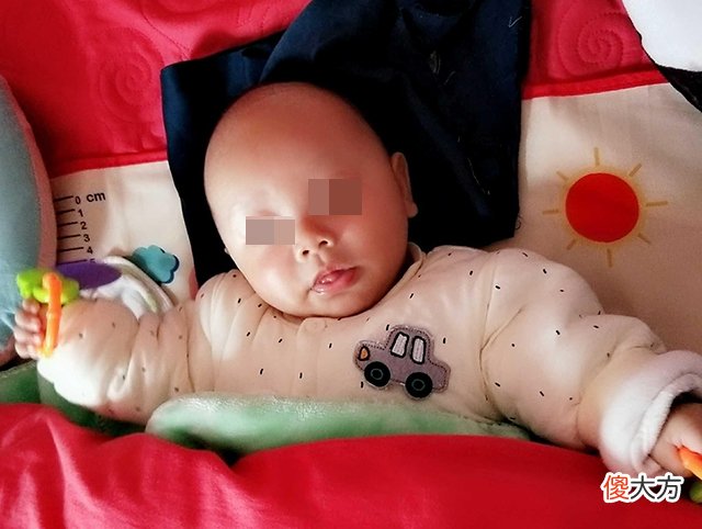宝宝添加辅食，需分四个阶段进行，这3个“雷区”家长可别踩中