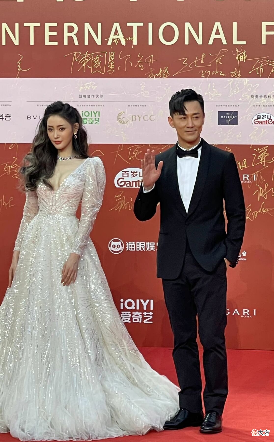 【就爱时尚】北影节男明星“生图”太辣眼，网友：能不能身材和仪态管理一下？