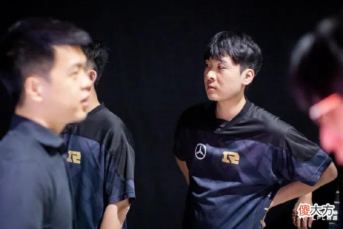 【游戏迷】LOL手游关注度能否超越王者？网友一语点醒，还没公测就开始幻想