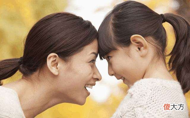 和女儿洗澡时被问：妈妈你怎么还有“小翅膀”？妈妈的回答很巧妙
