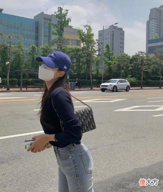 【就爱时尚】韩国的ins时尚博主既可以休闲，也可以气质小女人，也可以很职业