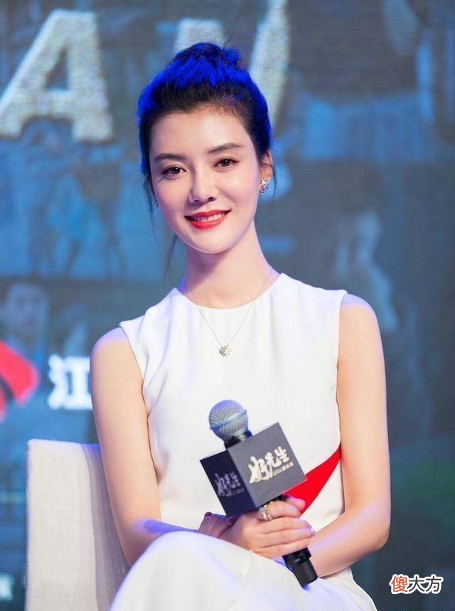【时尚一点】车晓美出新高度,一袭白色连衣裙170身材比例太惊艳
