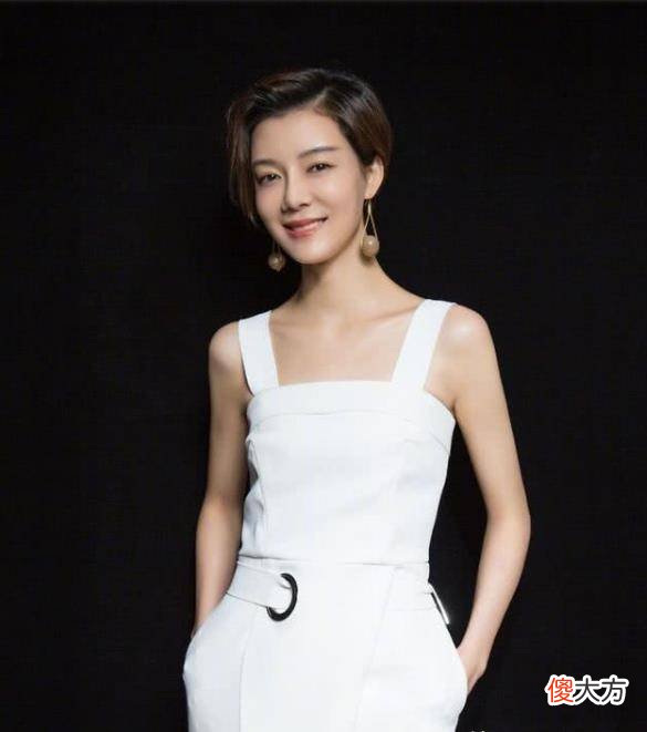 【时尚一点】车晓美出新高度,一袭白色连衣裙170身材比例太惊艳