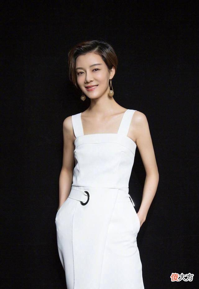 【时尚一点】车晓美出新高度,一袭白色连衣裙170身材比例太惊艳