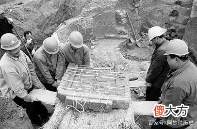 2003年，5岁新娘在古墓中被发现，戴11枚金戒指，坐棺千年