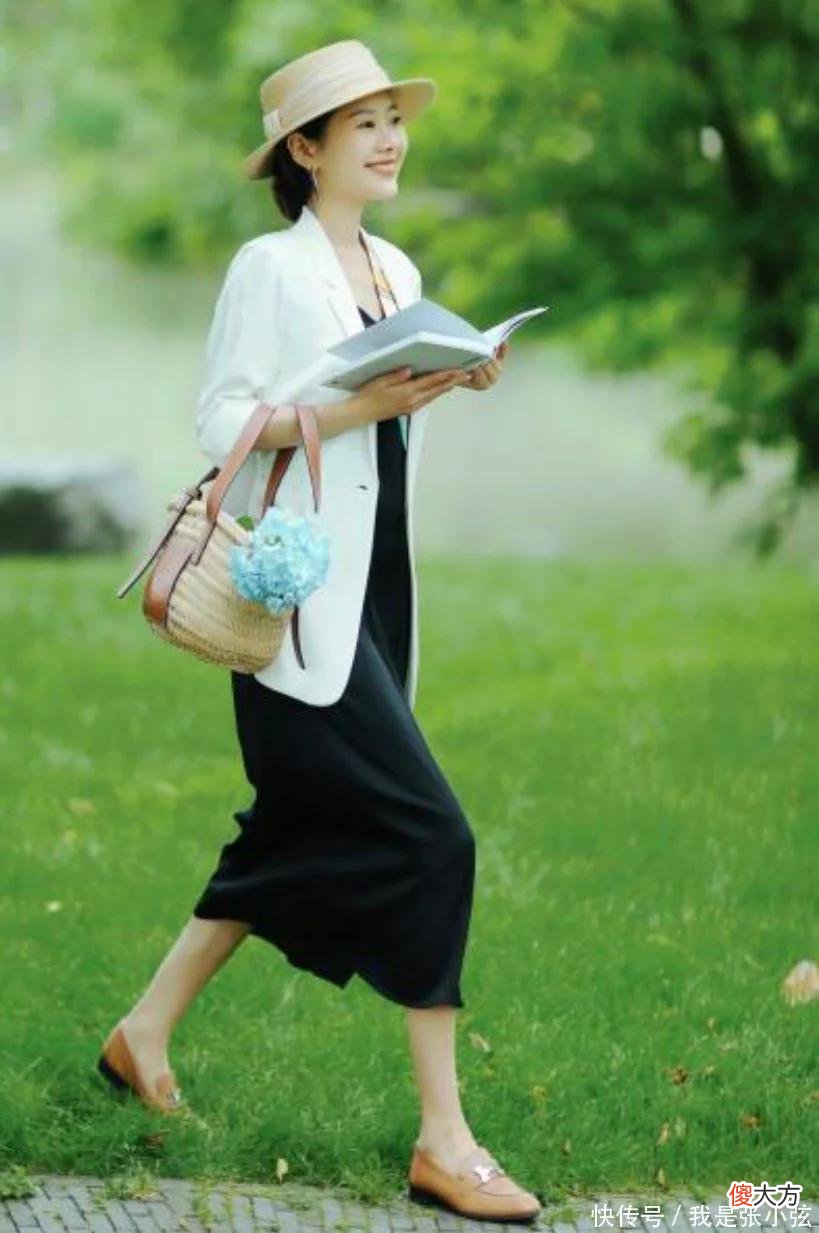 【就爱时尚】女人穿裙的时候，少配这3双“假时髦”的鞋子，会拉低气质还显矮