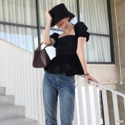 【时尚一点】会穿牛仔裤的女人，一般都有5个“共同点”，显瘦之外，还好搭配