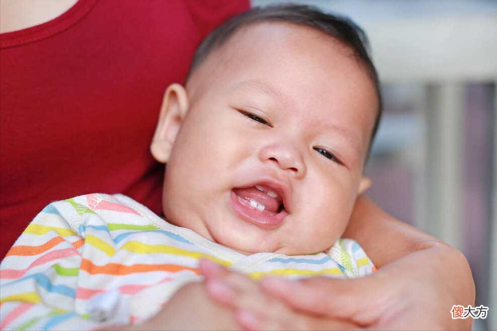 关于宝宝长牙你还有多少误区？护理不当娃遭罪，家长别不以为意