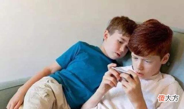 孩子几岁可以配部手机？不是10岁也不是15岁，这个年龄正适合