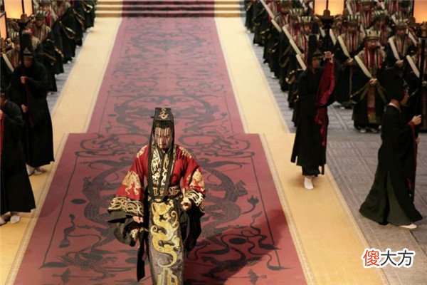 【爱历史】父亲被张飞斩杀，母亲被曹操霸占，他长大后成一代名将，名字熟悉