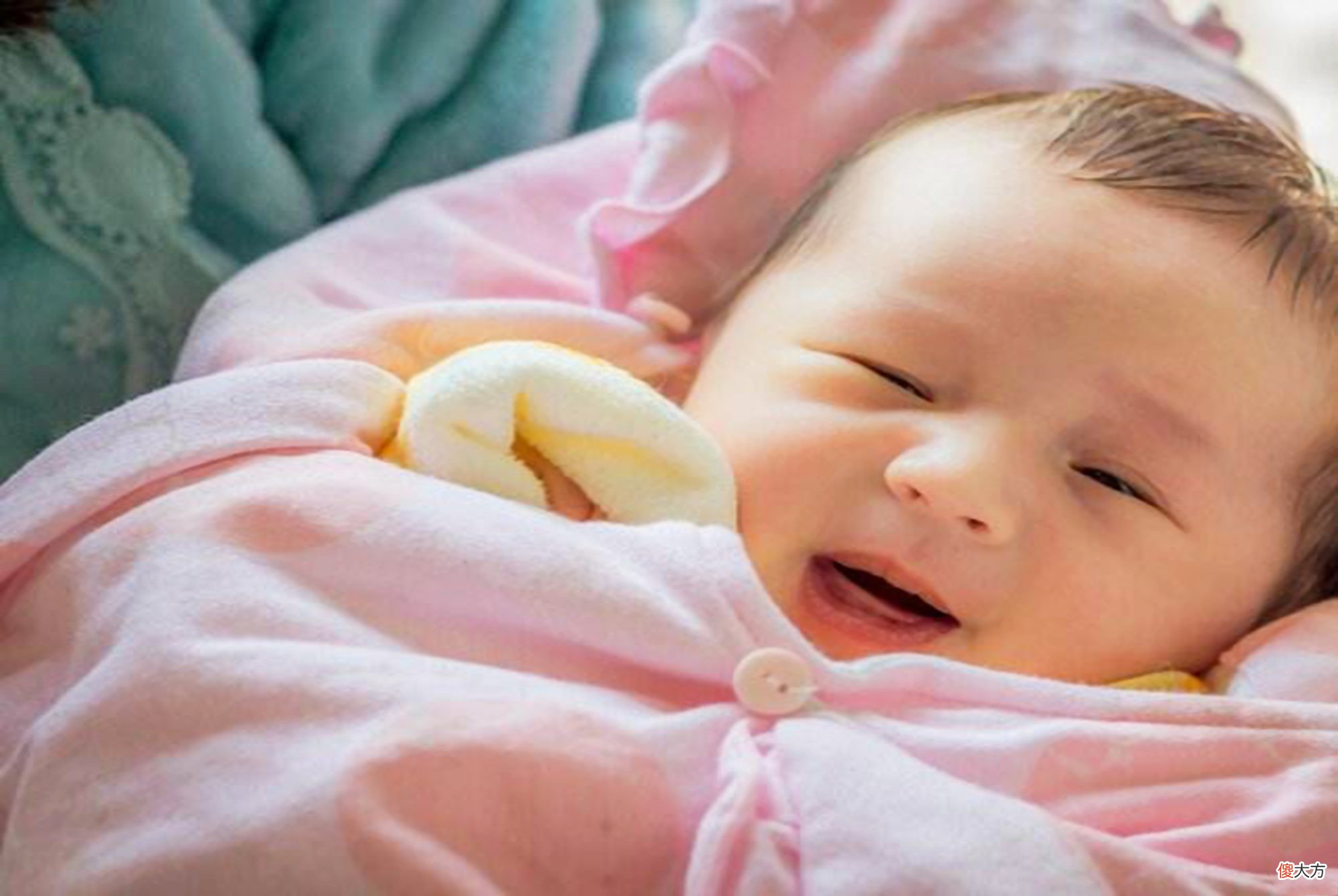 胎儿喜欢“夜里欢”是多动的表现？其实不然，宝宝的苦，妈妈要懂