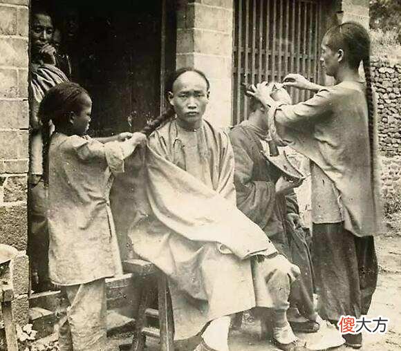 【爱历史】清朝规定一律留辫子，那秃顶的人怎么办？剃发令究竟有多可怕？