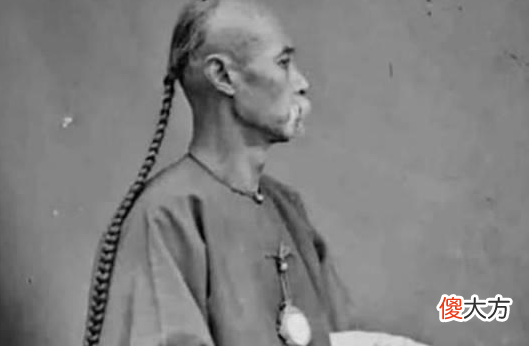 【爱历史】清朝规定一律留辫子，那秃顶的人怎么办？剃发令究竟有多可怕？
