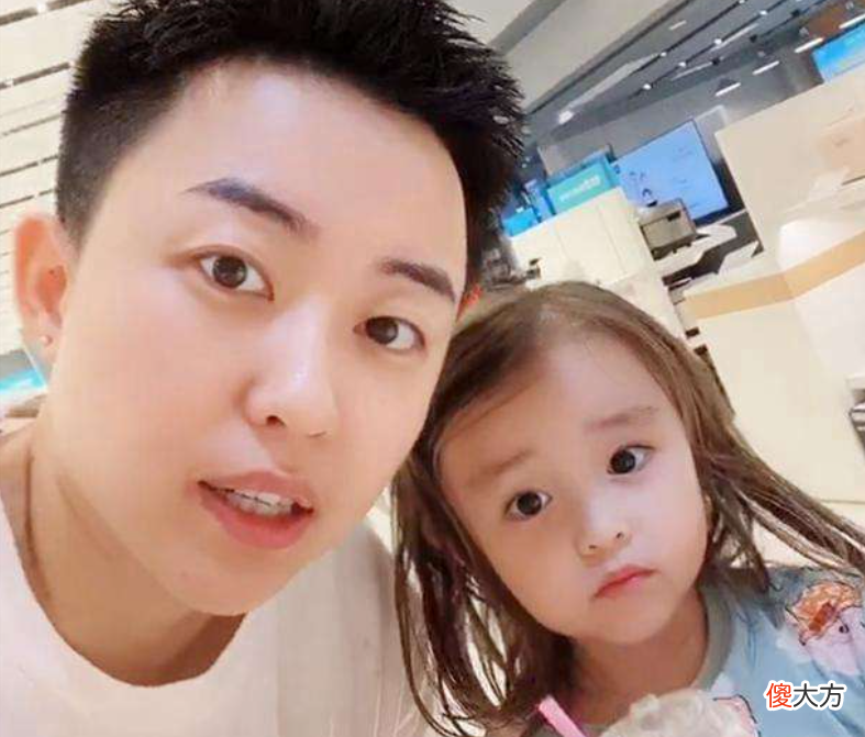 叶海洋花50万买精生女，一个人当爹又当妈，为何又准备要二胎？
