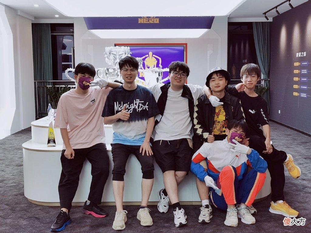 【游戏世界】久哲深夜发文为赛制提建议：每个战队先发500万奖金，成绩不好再吐出来