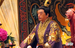 【历史故事】因和老婆乱开玩笑，皇帝被闷死在被窝里，弑君的张贵人却没受惩罚