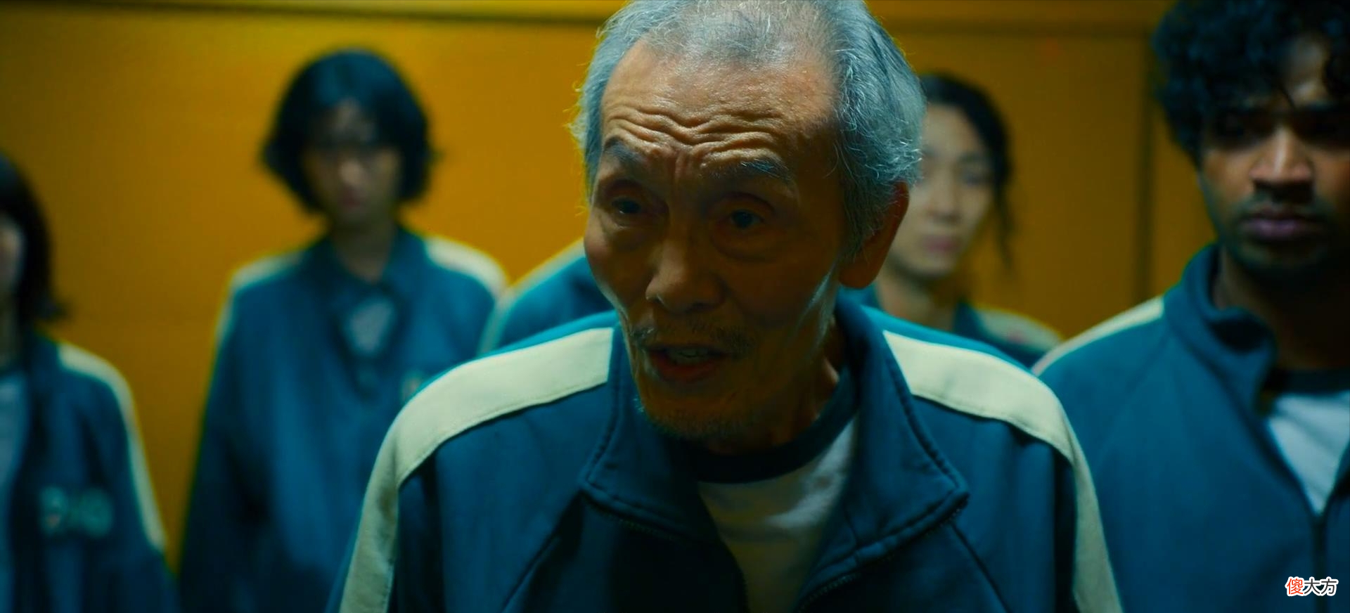 【游戏迷】《鱿鱼游戏》1号老头70多岁，他为何能确保前三项游戏都能活着？